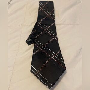 Dark gray Ferucci 100% silk hand made tie with off white and peach accents.